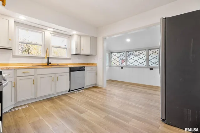 $175,000 | 1510 South Division Street, Carterville, IL 62918