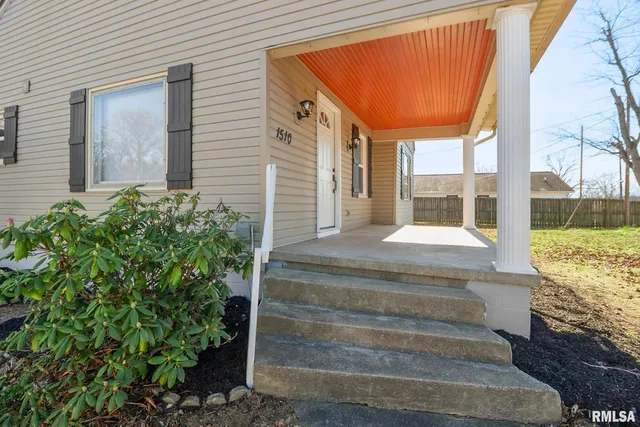 $175,000 | 1510 South Division Street, Carterville, IL 62918