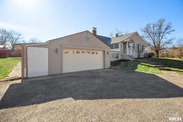 $175,000 | 1510 South Division Street, Carterville, IL 62918