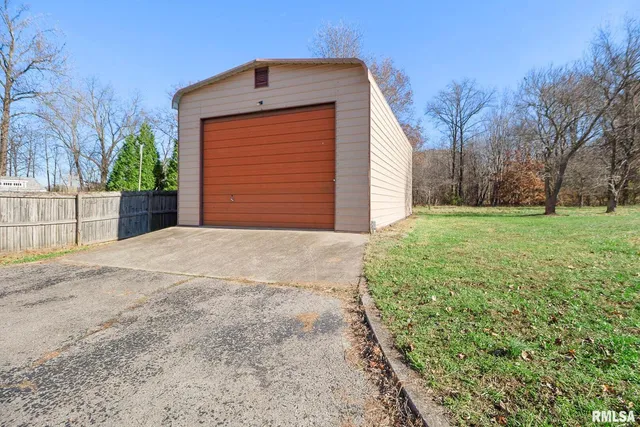 $175,000 | 1510 South Division Street, Carterville, IL 62918