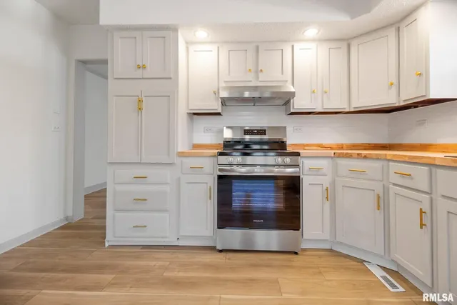 $175,000 | 1510 South Division Street, Carterville, IL 62918