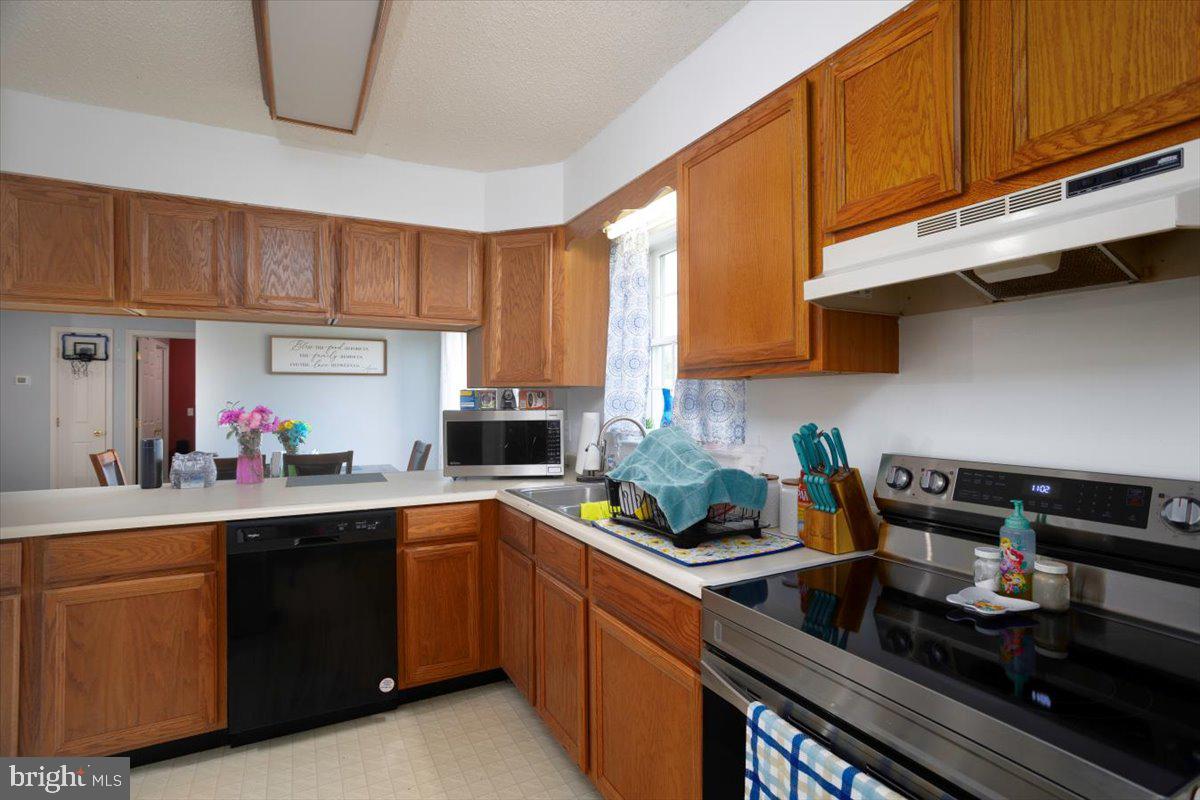106 Killens Pond Road Harrington, DE 19952 - Photo 4 of 16 Kitchen