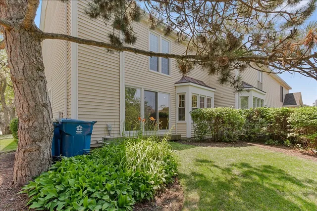 $3,200 | 309 East Theodore Lane, Itasca, IL 60143