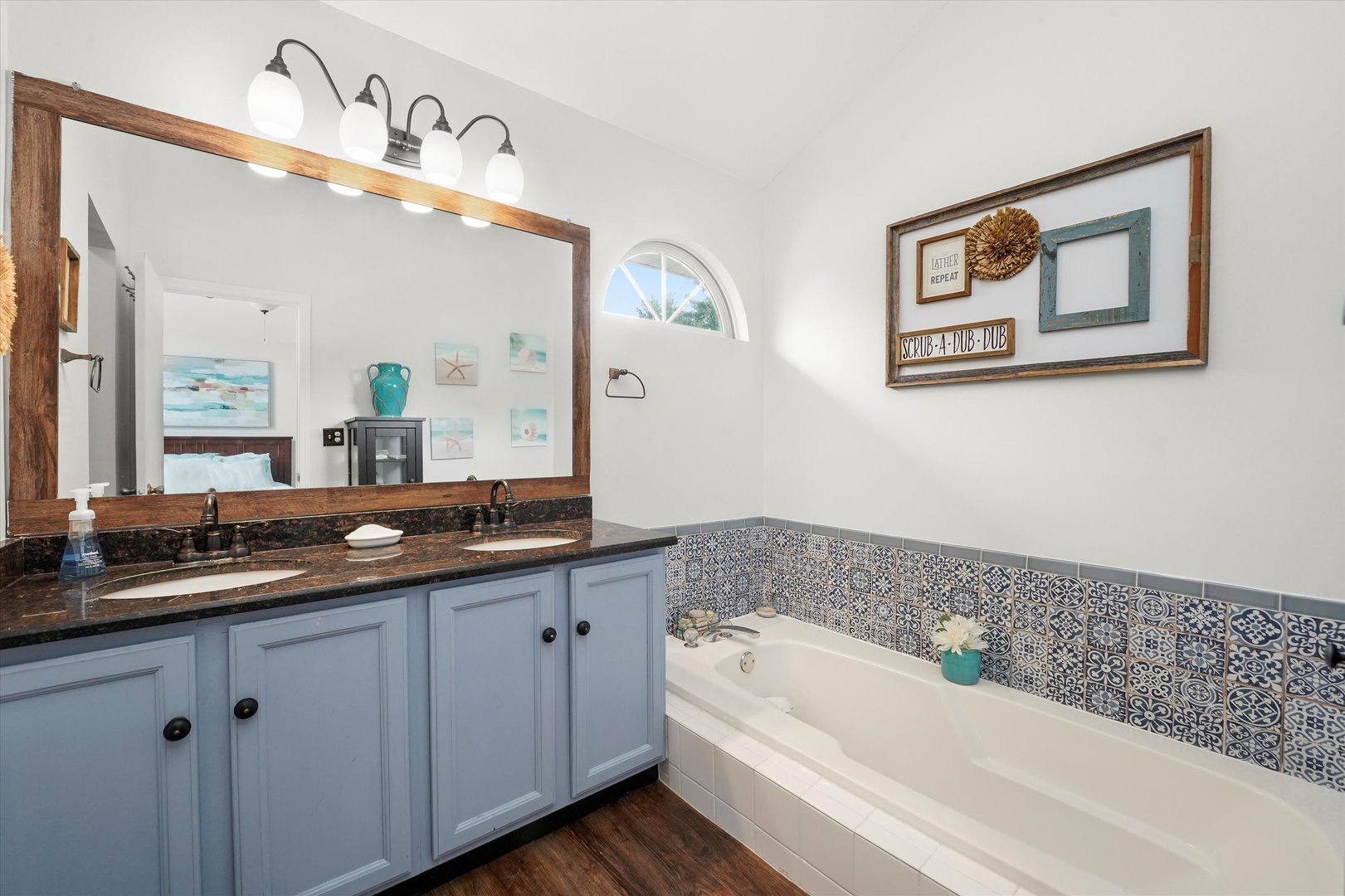 167 Forestview Court Aurora, IL 60502 - Photo 21 of 48 a bathroom with a tub double sink and mirror