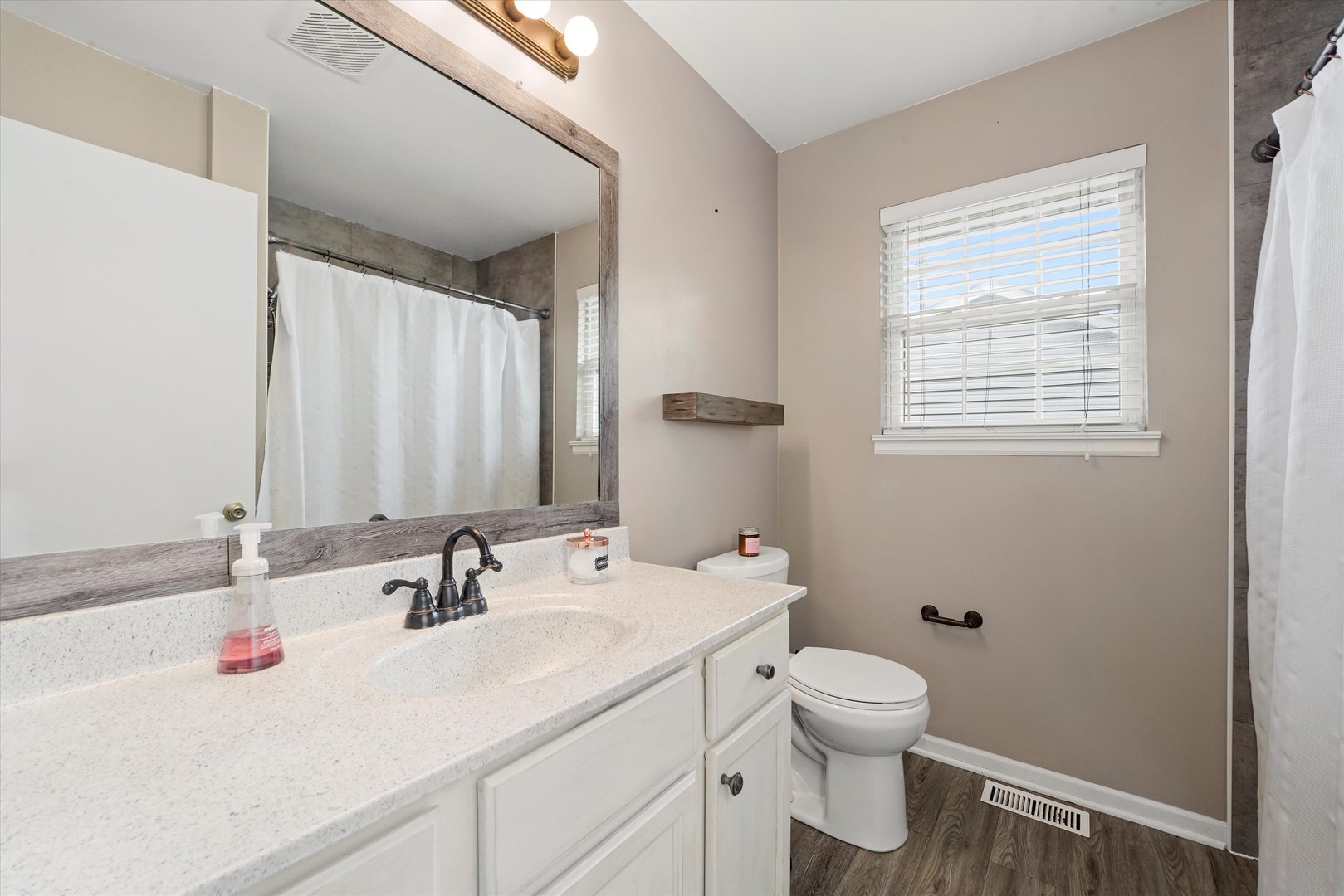167 Forestview Court Aurora, IL 60502 - Photo 28 of 48 a bathroom with a sink and a mirror