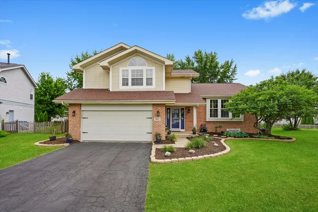 $475,000 | 167 Forestview Court, Aurora, IL 60502