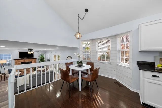 $475,000 | 167 Forestview Court, Aurora, IL 60502