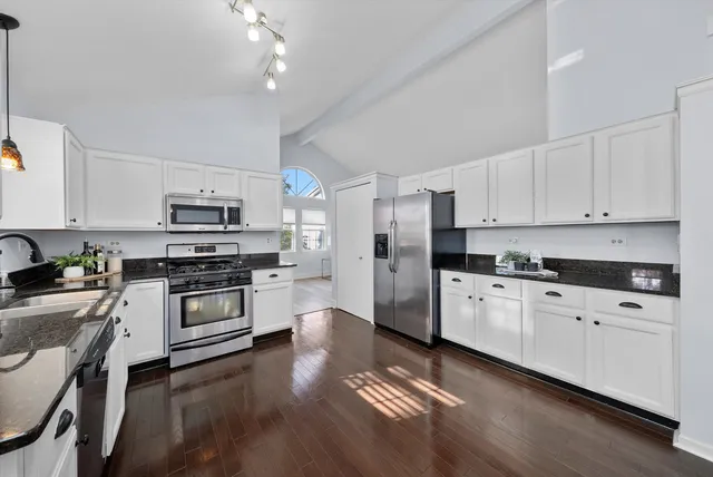 $475,000 | 167 Forestview Court, Aurora, IL 60502