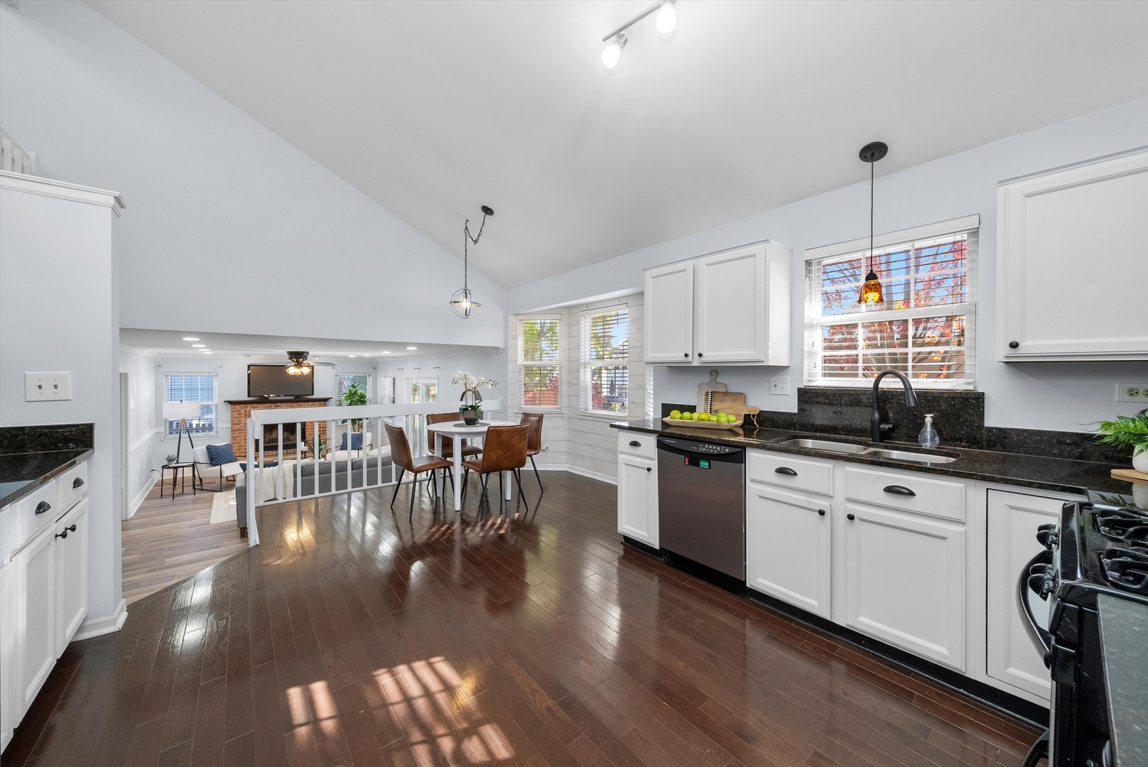 167 Forestview Court Aurora, IL 60502 - Photo 10 of 48 a kitchen with lots of counter top space and dining table