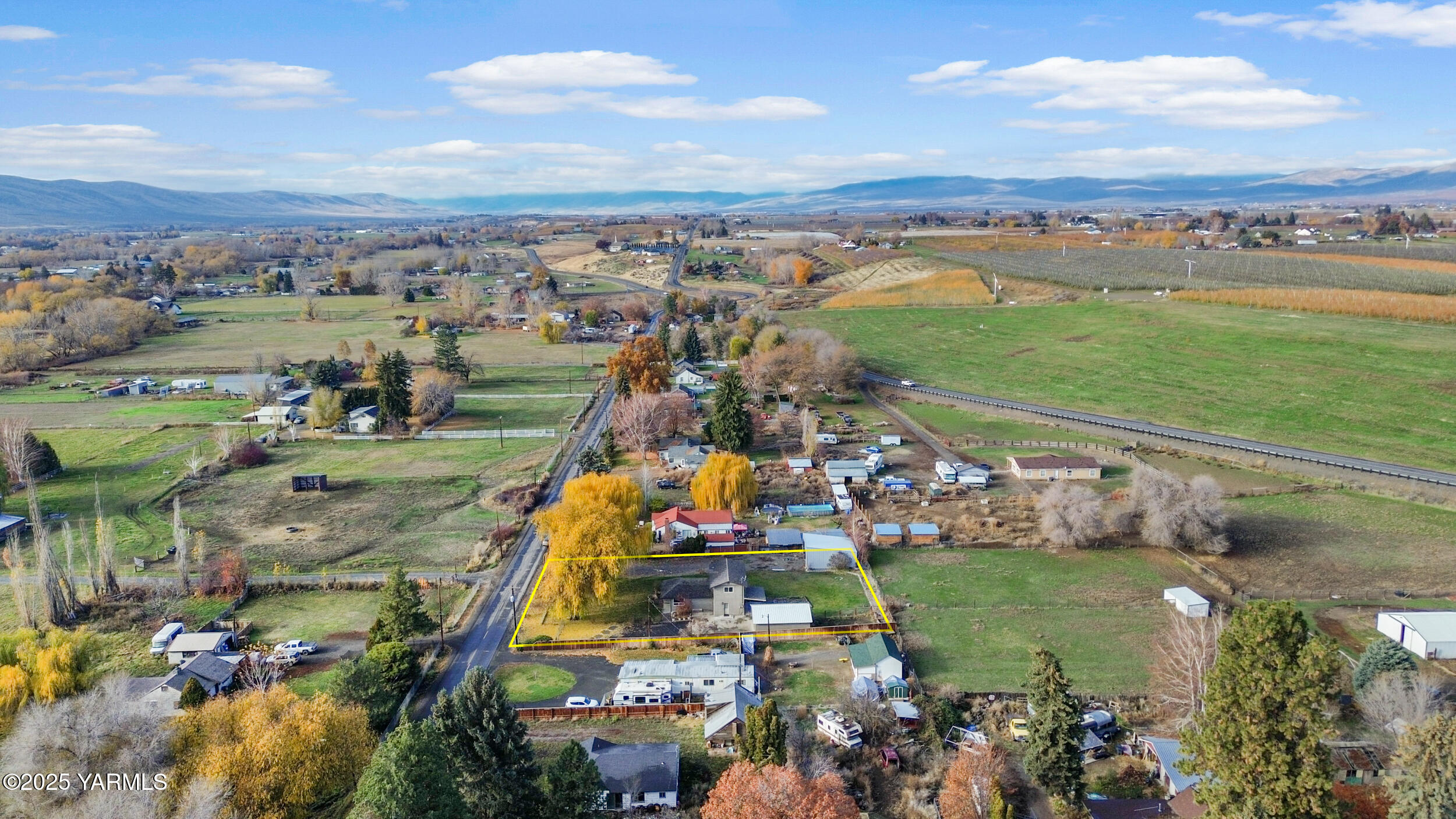 11501 Gilbert Road Yakima, WA 98903 - Photo 15 of 47 a view of a city