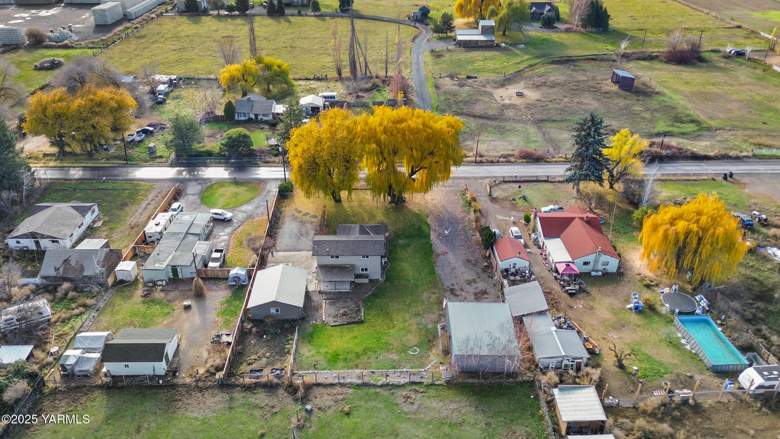 11501 Gilbert Road Yakima, WA 98903 - Photo 17 of 47 an aerial view of houses with outdoor space