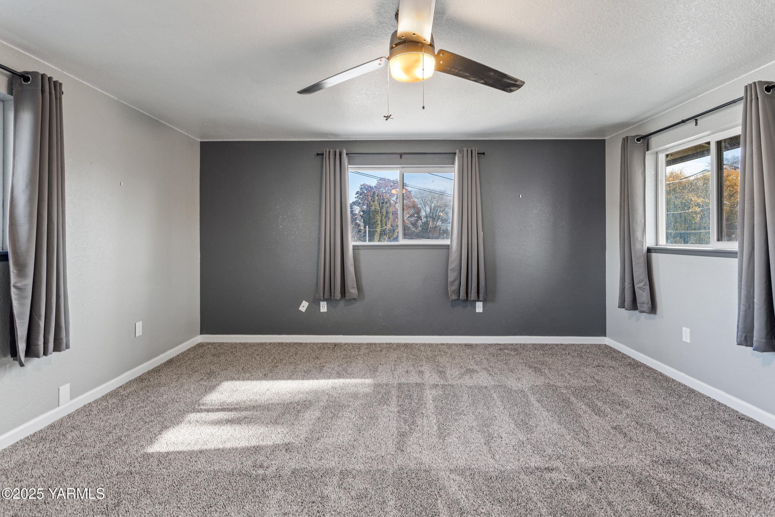 11501 Gilbert Road Yakima, WA 98903 - Photo 30 of 47 a view of an empty room with window and wooden floor