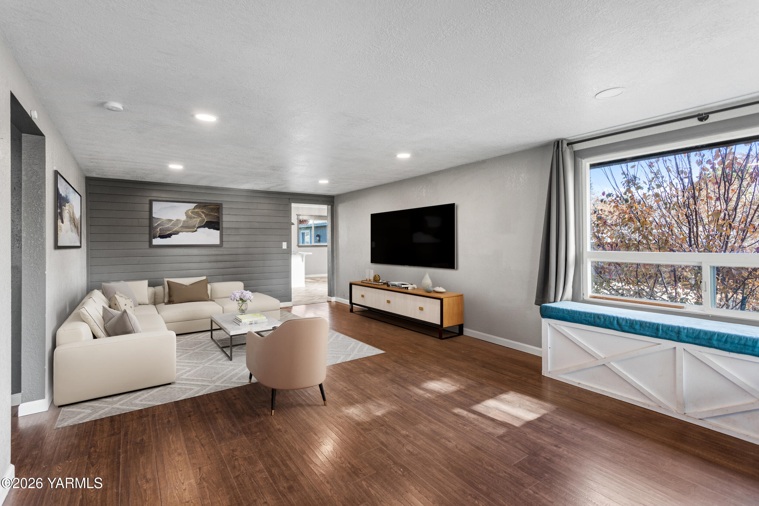 11501 Gilbert Road Yakima, WA 98903 - Photo 5 of 47 a living room with furniture and a flat screen tv