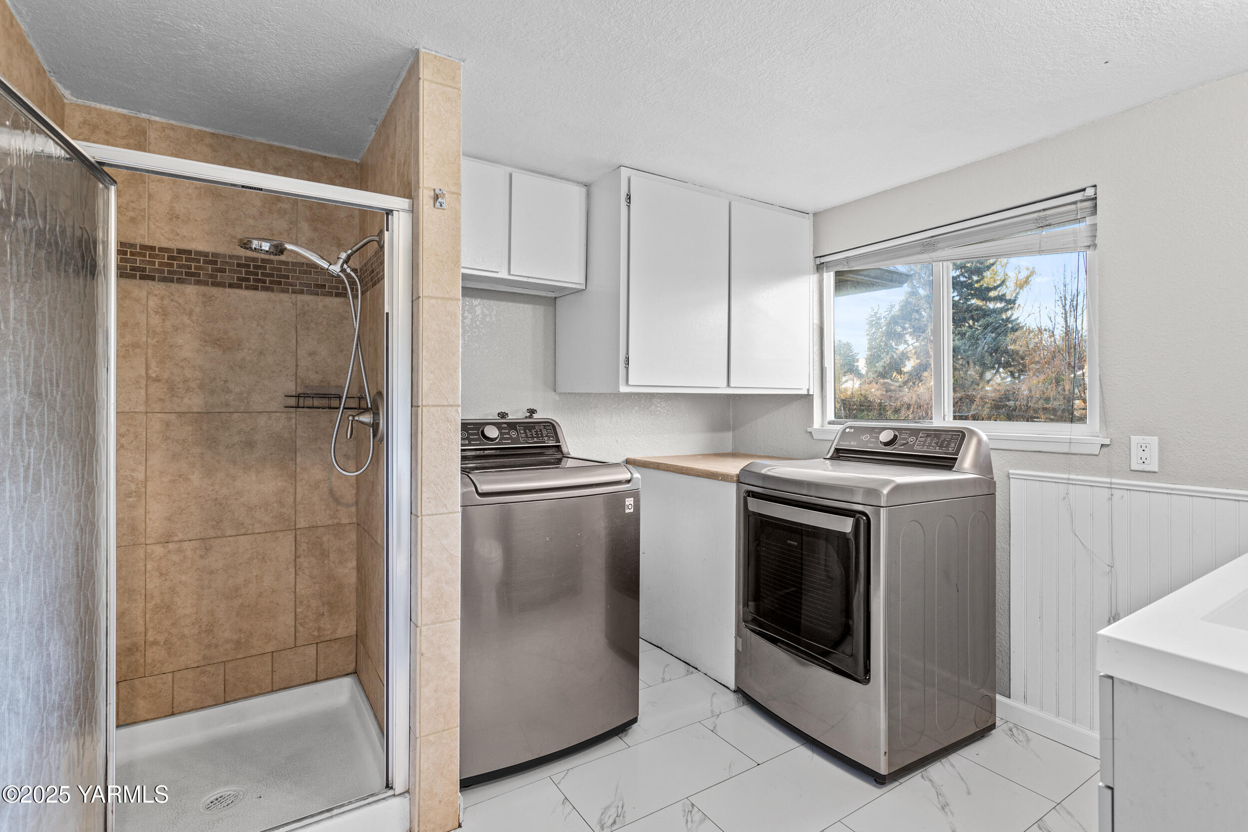11501 Gilbert Road Yakima, WA 98903 - Photo 9 of 47 a kitchen with a refrigerator sink and cabinets