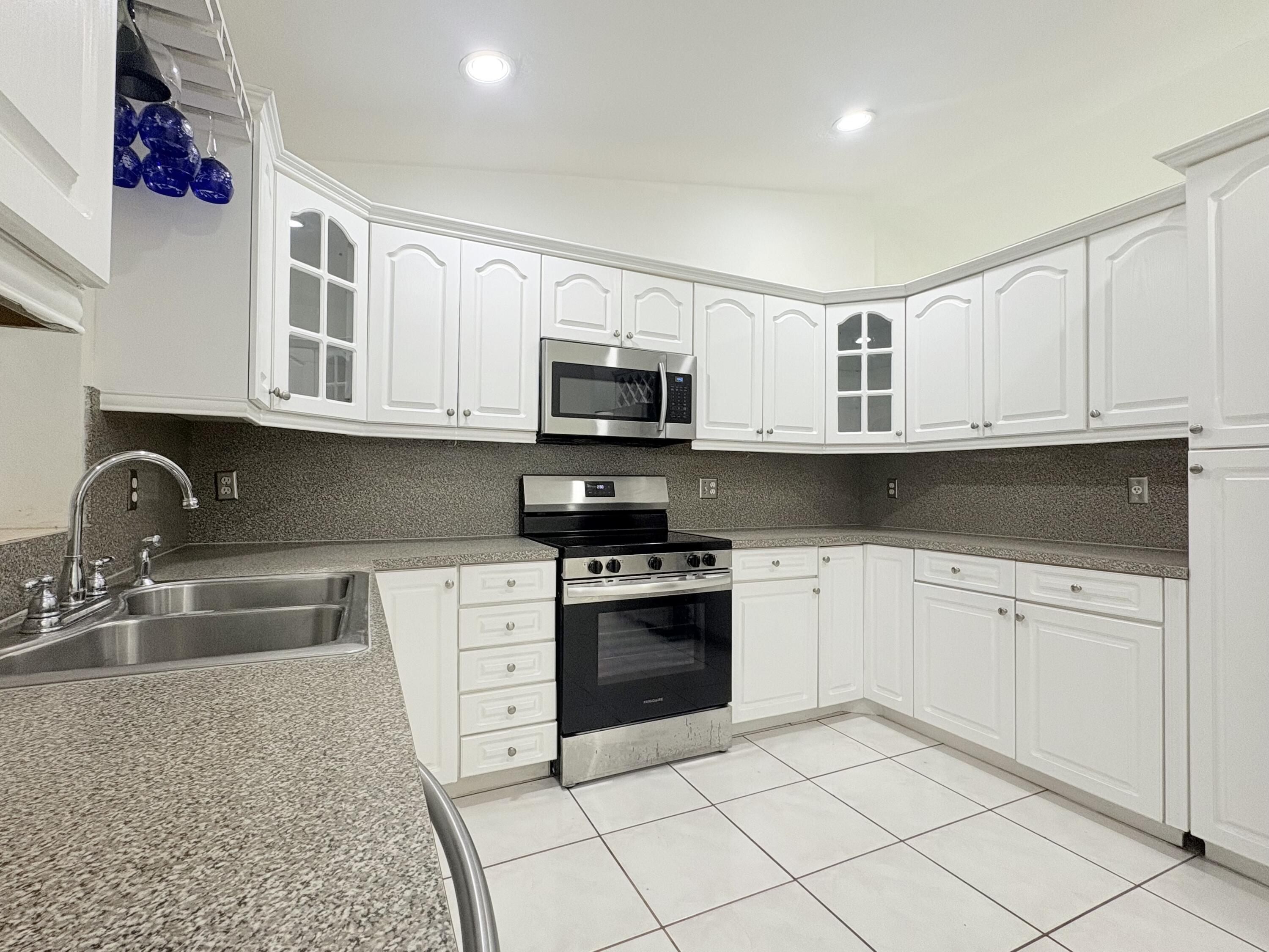 1107 Woodcrest Road West West Palm Beach, FL 33417 - Photo 19 of 64 18