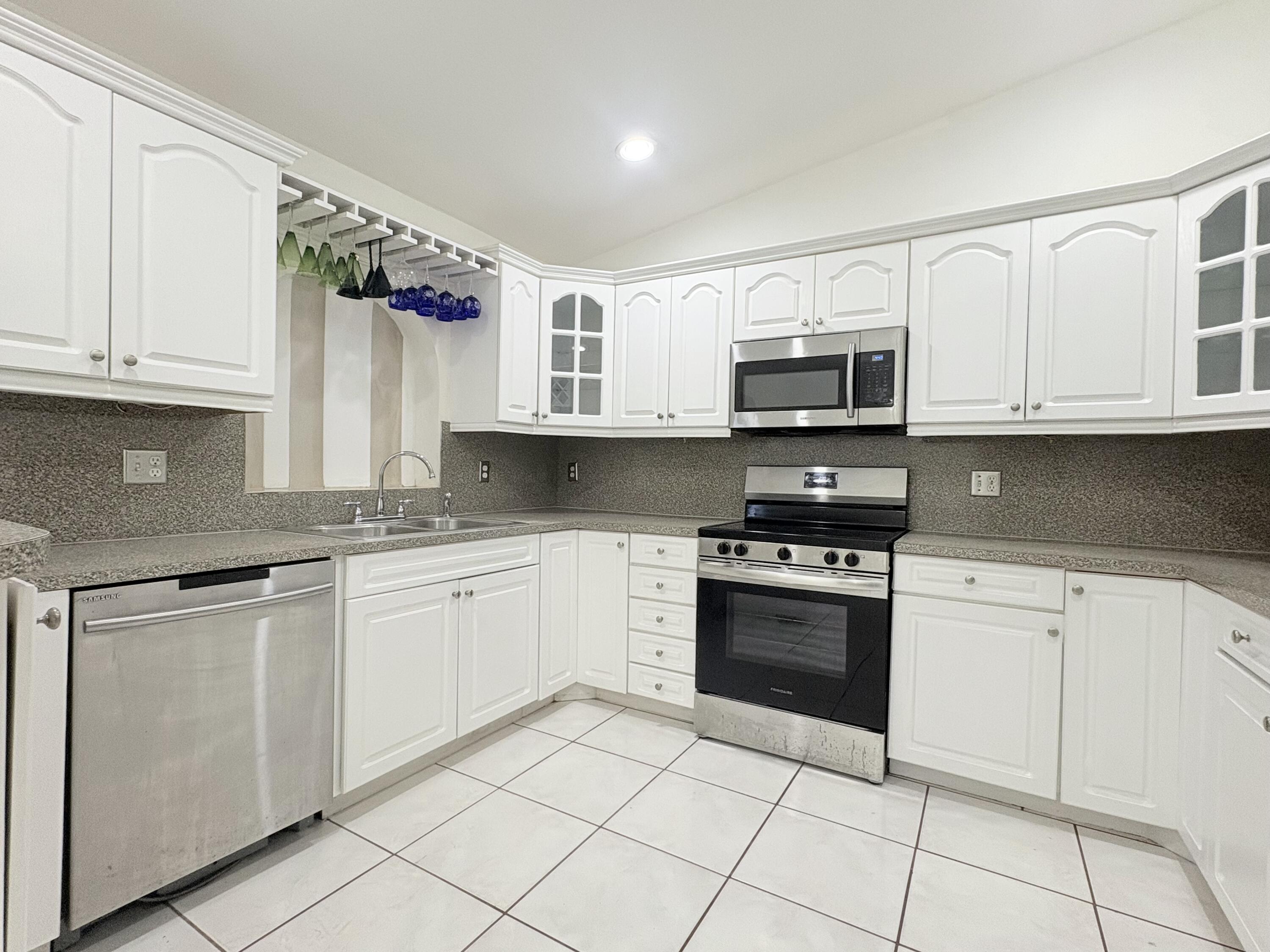 1107 Woodcrest Road West West Palm Beach, FL 33417 - Photo 20 of 64 19