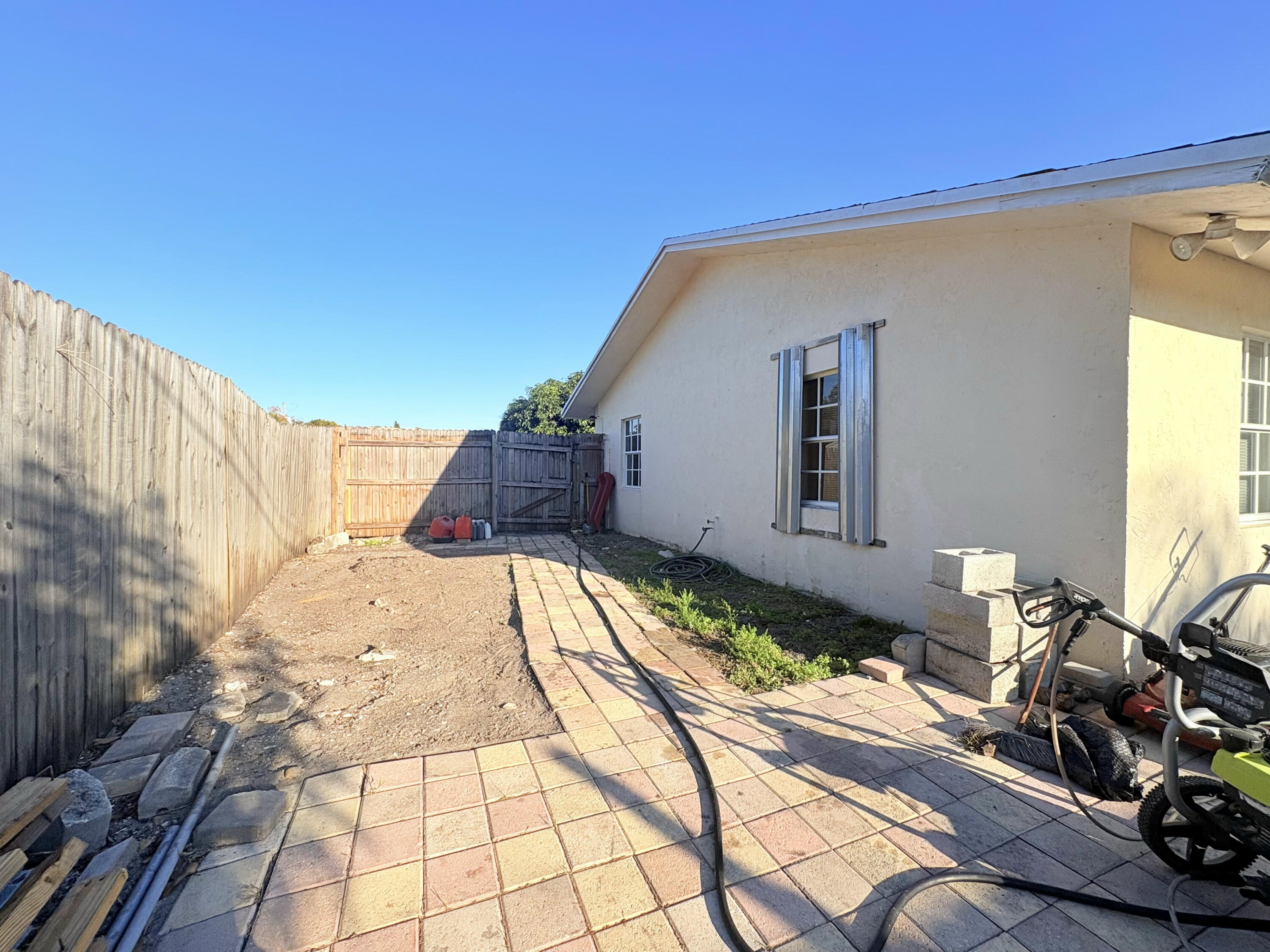 1107 Woodcrest Road West West Palm Beach, FL 33417 - Photo 47 of 64 46