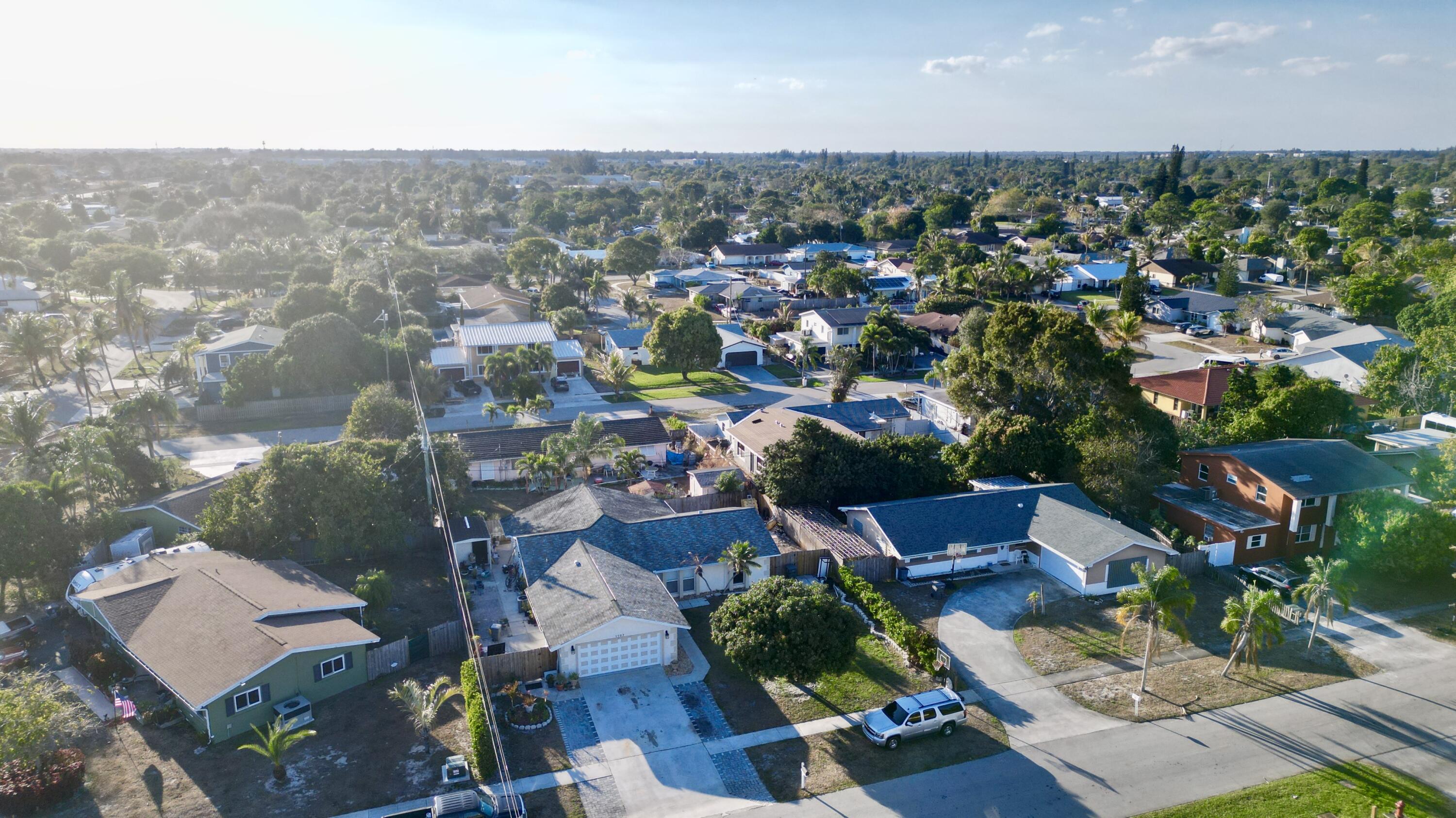 1107 Woodcrest Road West West Palm Beach, FL 33417 - Photo 9 of 64 8