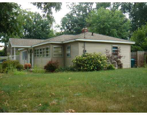 51869 East County Line Road Middlebury, IN 46540 - Photo 2 of 8 Gallery Image 2