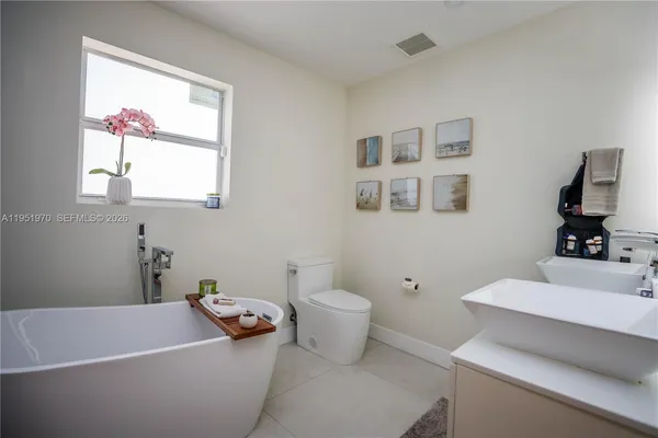 $2,395,000 | 5620 Alton Road, Miami Beach, FL 33140