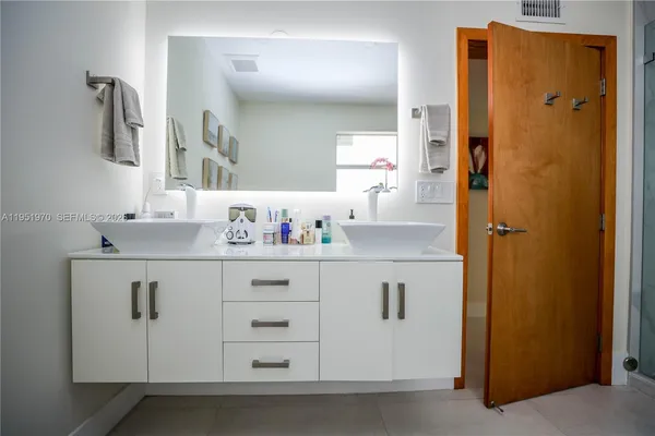 $2,395,000 | 5620 Alton Road, Miami Beach, FL 33140