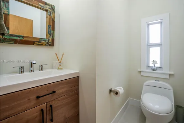 $2,395,000 | 5620 Alton Road, Miami Beach, FL 33140