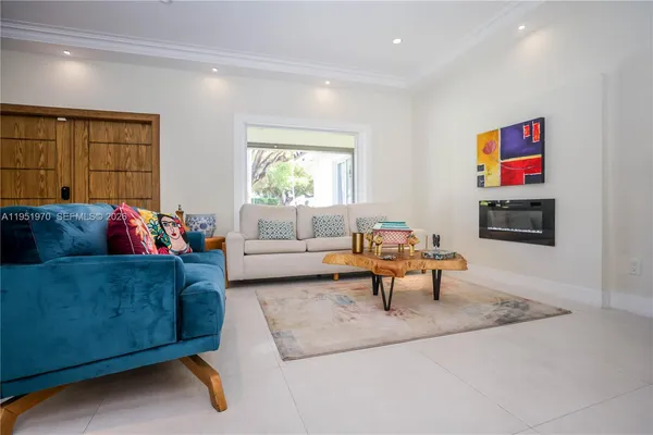 $2,395,000 | 5620 Alton Road, Miami Beach, FL 33140