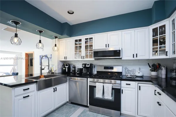 $2,395,000 | 5620 Alton Road, Miami Beach, FL 33140
