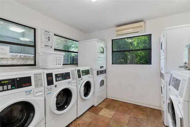 $1,150 | 407 East 45th Street, Unit 211, Austin, TX 78751