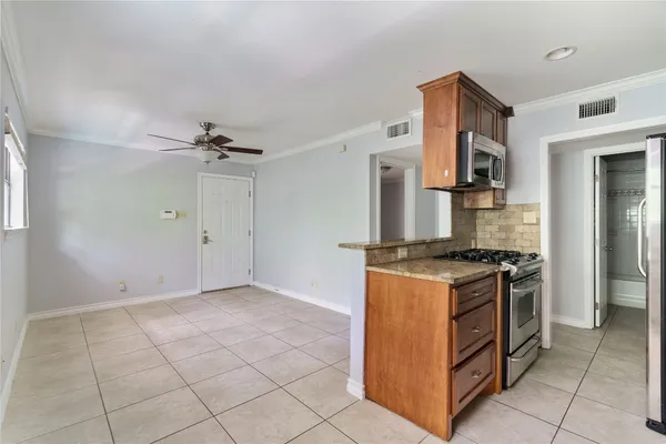 $1,150 | 407 East 45th Street, Unit 211, Austin, TX 78751