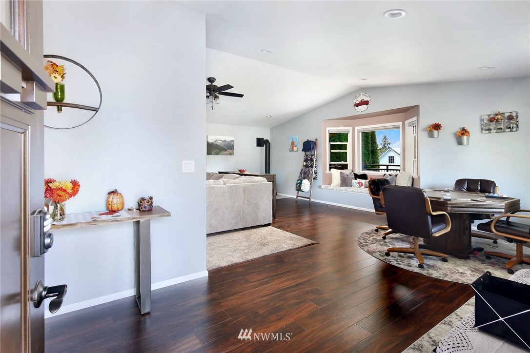 11058 Peter Anderson Road Burlington, WA 98233 - Photo 4 of 40 Gallery Image 4