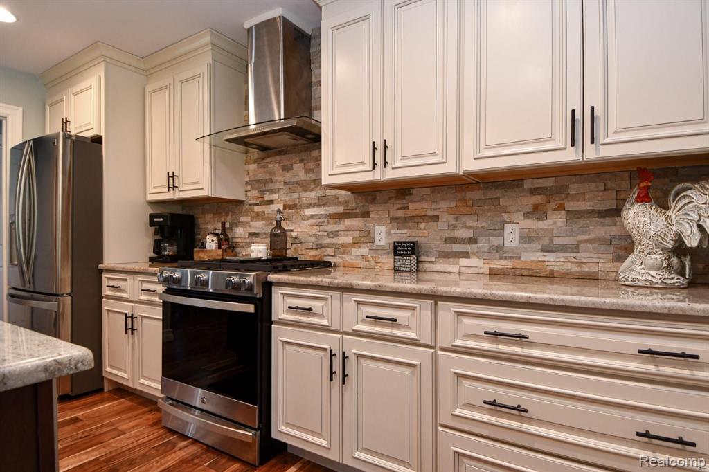 10122 Bennett Lake Road Fenton, MI 48430 - Photo 16 of 56