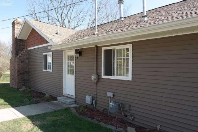 231 Armstrong Fenton, MI 48430 - Photo 20 of 20 21132549-19.JPG