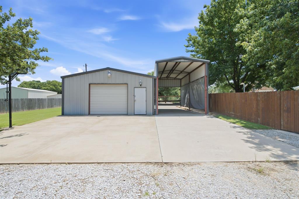 550 Christenberry Road Springtown, TX 76082 - Photo 2 of 36