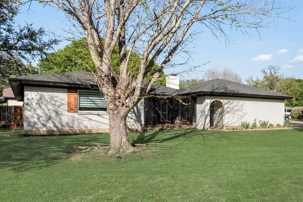 $360,000 | 905 South Colonial Drive, Cleburne, TX 76033