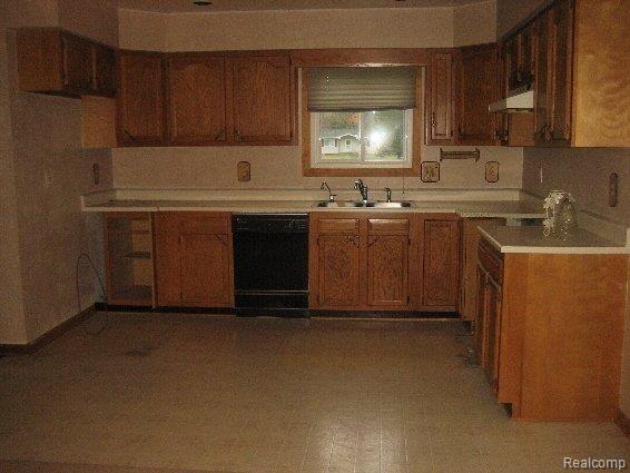 6015 Frith Road St. Clair, MI 48079 - Photo 4 of 12 Kitchen