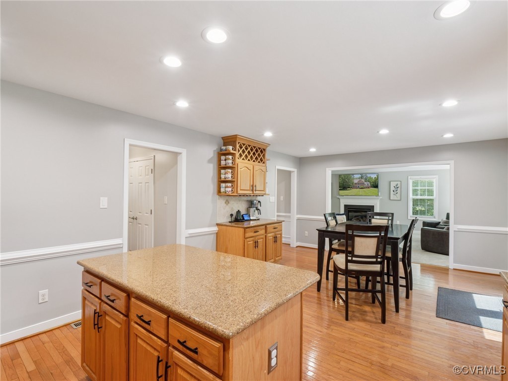 13625 Brandy Oaks Road Chesterfield, VA 23832 - Photo 11 of 42 EAT-IN AREA OF KITCHEN SHOWING COFFEE BAR