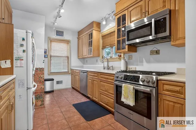 $595,000 | 37 North 7th Avenue, Highland Park, NJ 08904