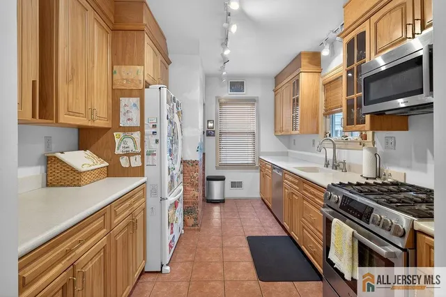 $595,000 | 37 North 7th Avenue, Highland Park, NJ 08904