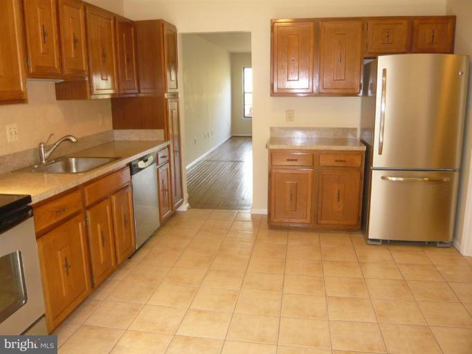 8605 Pin Oak Drive Springfield, VA 22153 - Photo 3 of 25 Kitchen #3