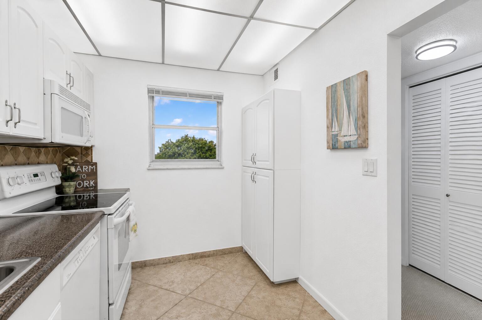 555 Northwest 4th Avenue, Unit 4230 Boca Raton, FL 33432 - Photo 20 of 49 ChatGPT Image Jun 13, 2026 at 02_06_10 P