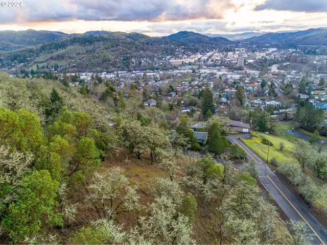 $39,900 | Northeast Sunset Street, Roseburg, OR 97470