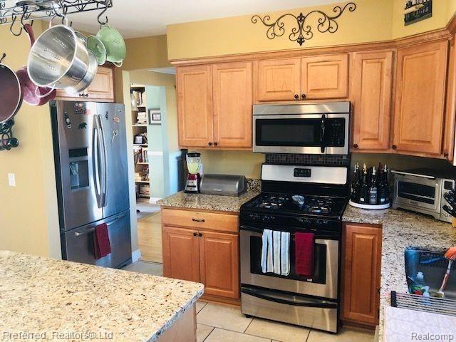 3405 Riverside Court Canton, MI 48188 - Photo 3 of 25 kitchen1.jpg