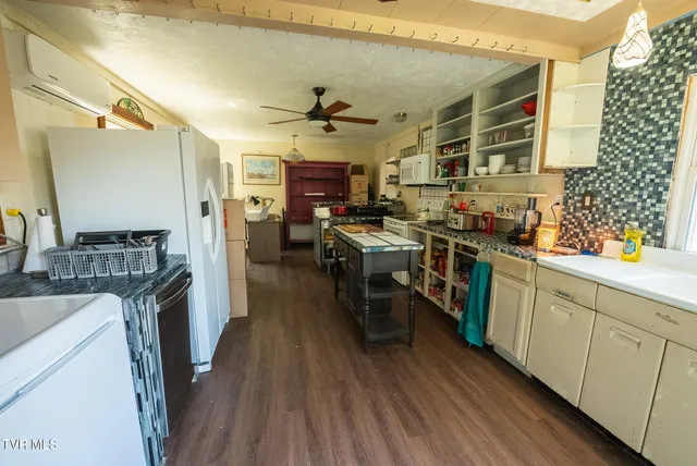 $499,000 | 9950 Chestnut Ridge Road, Eidson, TN 37731