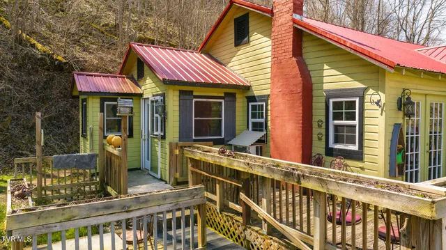 $499,000 | 9950 Chestnut Ridge Road, Eidson, TN 37731