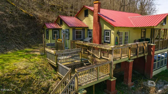 $499,000 | 9950 Chestnut Ridge Road, Eidson, TN 37731