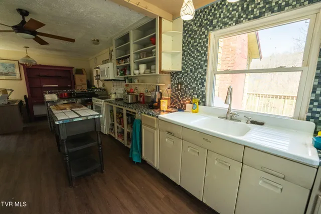 $499,000 | 9950 Chestnut Ridge Road, Eidson, TN 37731