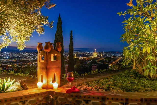 $2,450,000 | 15 Priv. Del Sol, Azle, Qro. 76020