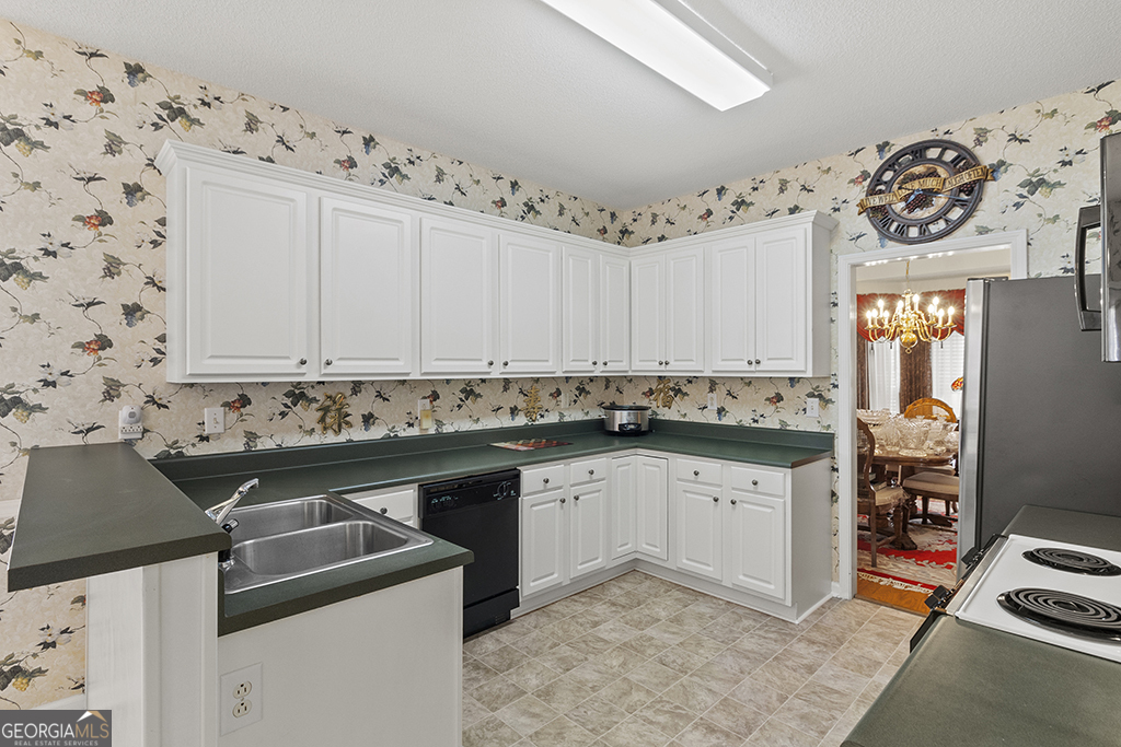 643 Millrun Court Macon, GA 31210 - Photo 25 of 45 a kitchen with a sink and cabinets