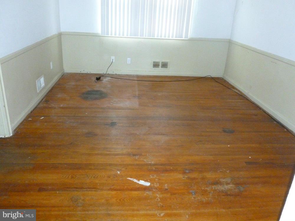 5404 Addington Road Baltimore, MD 21229 - Photo 6 of 9 Dining Room